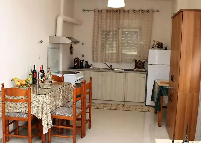An Ideal 3 Bedroom Apartment In Heraklion - Crete